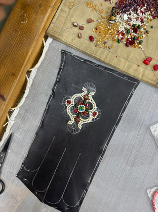 Kahani hand-embroidered gloves